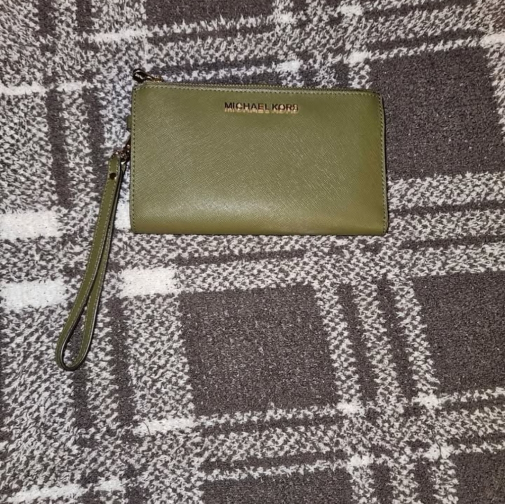 Michael kors wallet